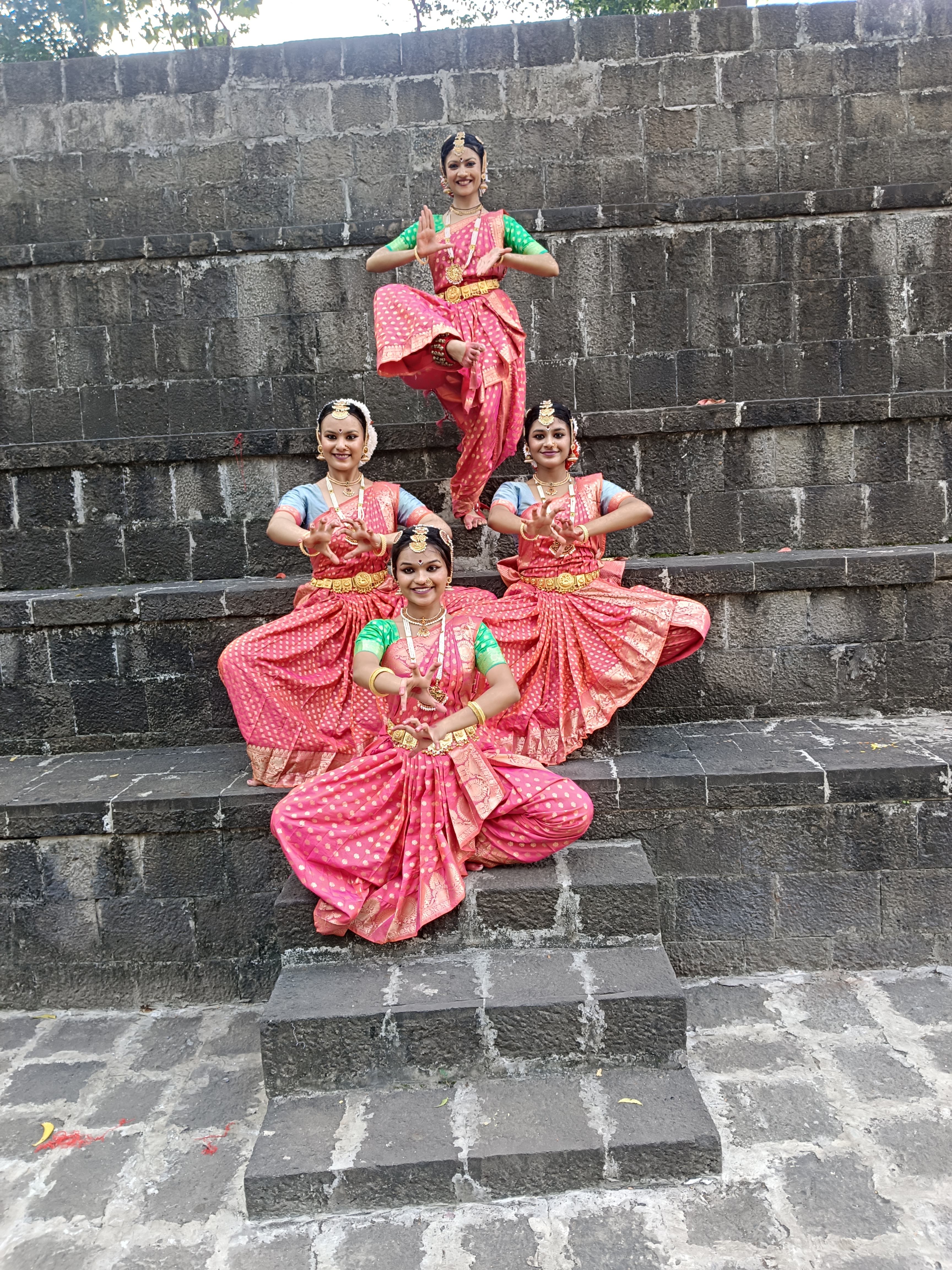 Bharatanatyam training session at Snehalalit Kala Kendra